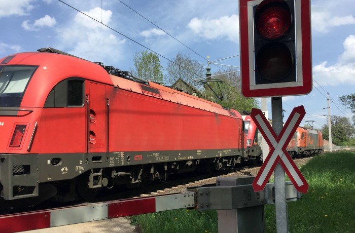 Bus und Bahn müssen in Kärnten günstiger werden!