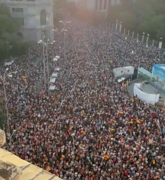 Zehntausende gehen in Spanien auf die Straße!