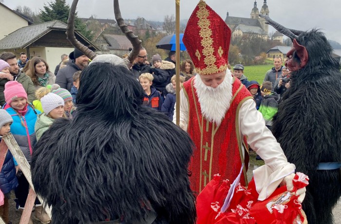 ''Der Nikolaus kommt aus der Luft'' der FPÖ Maria Saal