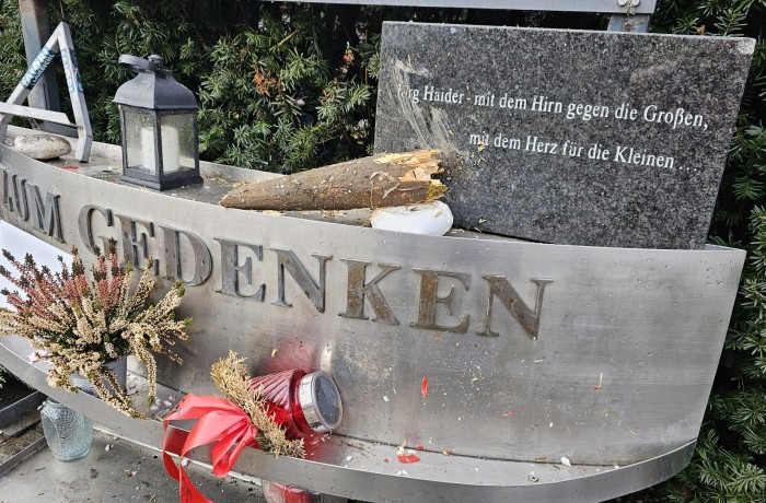 FPÖ entsetzt über Schändung der Haider-Gedenkstätte in Lambichl