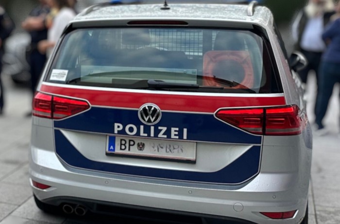 Statt sich hinter die Polizei zu stellen, hofieren SPÖ und Grüne die Antifa